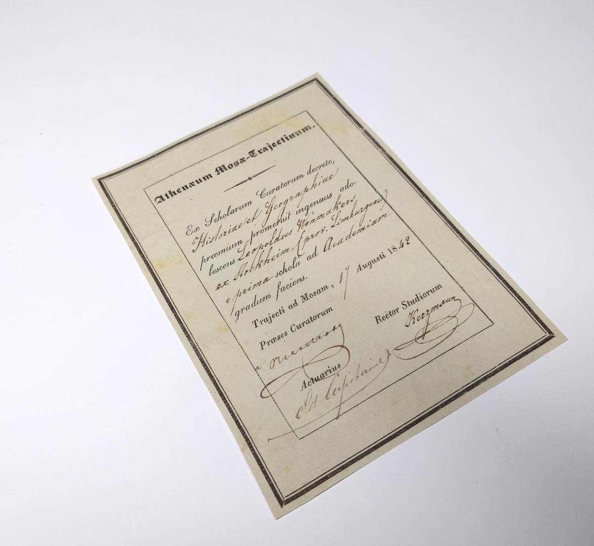 A partly printed, partly manuscript prize leaf of the Athenaeum of Maastricht, removed from the prize book to which it once belonged.