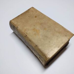 Iulii Caesaris Scaligeri Viri Clarissimi, De causis linguae latinae libri tredecim. (Bound with:) Poetica Latina Nova, methodo perspicua tradita, commentariis luculentis declarata, exemplis tum veterum, tum recentiorum Poëtarum illustrata (...). Per Scholae Giessenae nonnullos Professores Philosophos.
