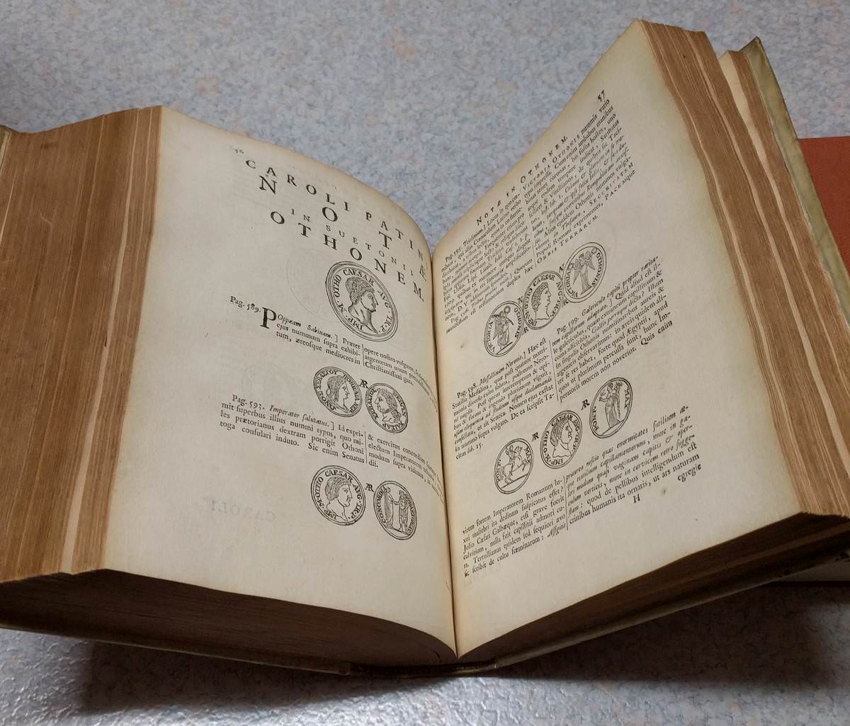 C. Suetonius Tranquillus, ex recensione Joannis Georgii Graevii, cum ejusdem animadversionibus, ut et commentario integro Laevini Torrentii, Isaaci Casauboni, & Theodori Marcilii, et cum notis ac numismatibus, quibus illustratus est a Carolo Patino. Accedunt notae selectiores aliorum. Editio tertia auctior & emendatior. - Afbeelding 7